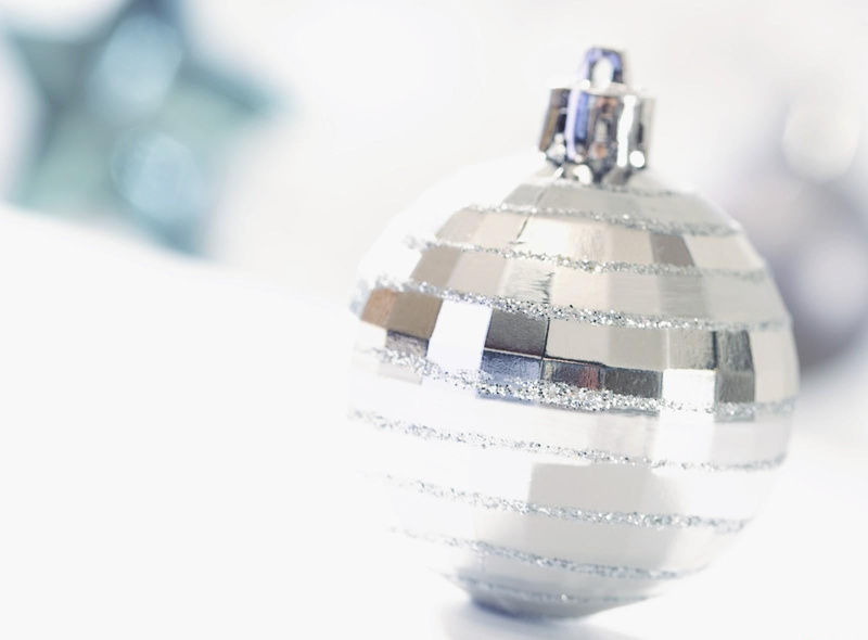 single Object, gift, closeup, glitter, winter, ornate, elegance, cultures, text, christmas Ornament, 720P, silver, celebration, indoors, christmas decorations