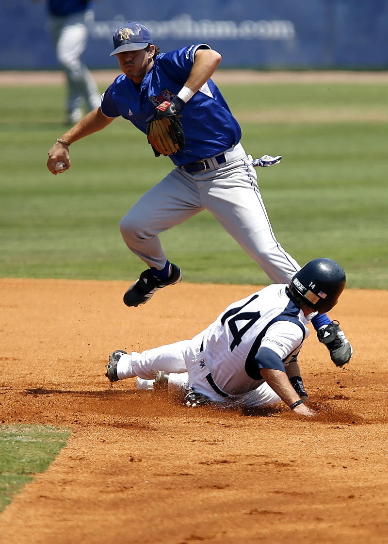 playing field, headwear, steal, college, baseball - Sport, baseball uniform, hitting, 1080P, people, activity, baseball - Ball, playing, stolen base, baseball Player