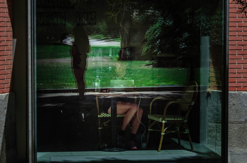 men, full length, built structure, reflexion, building exterior, lifestyles, stolen, madrid, computer, book, water, 2K, plant, standing, library girl