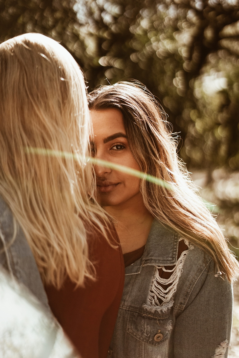 young women, young adult, hair, ripped, adult, tree, couple - relationship, focus on foreground, lifestyles, wearing, love, bonding, stolen, denim, positive emotion