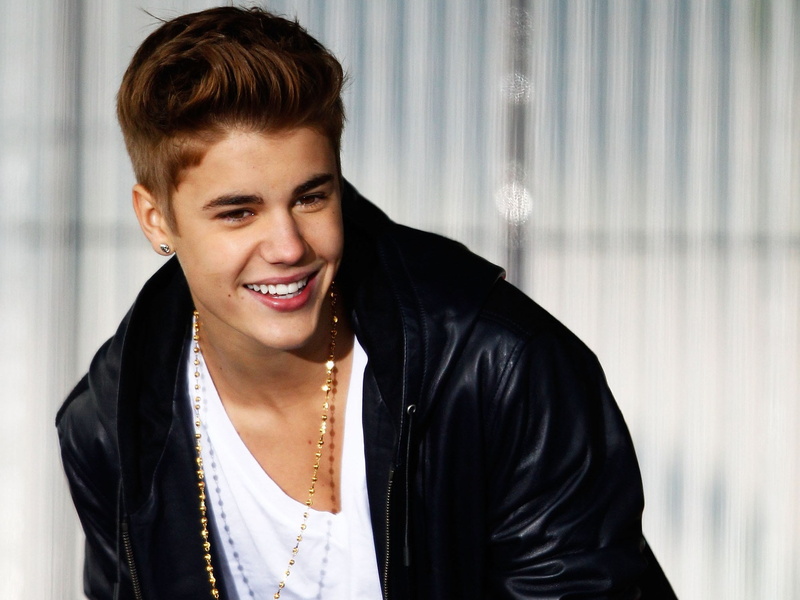 toothy smile, young adult, necklace, beauty, indoors, one person, casual clothing, front view, smiling, women, beautiful woman, hairstyle, adult, justin bieber  images