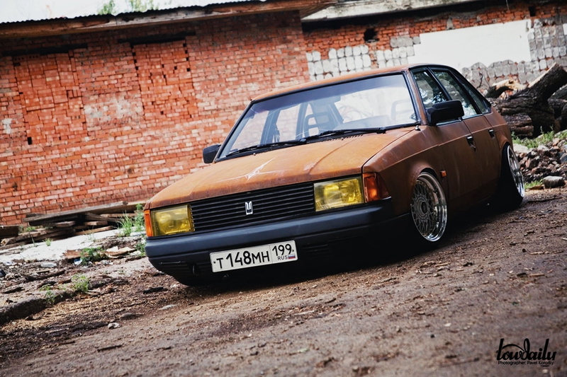 brick wall, building exterior, new, speed, abandoned, outdoors, bMW, modern, front View, bumper, sports Car, rat, wall - building feature, Muscovite, day