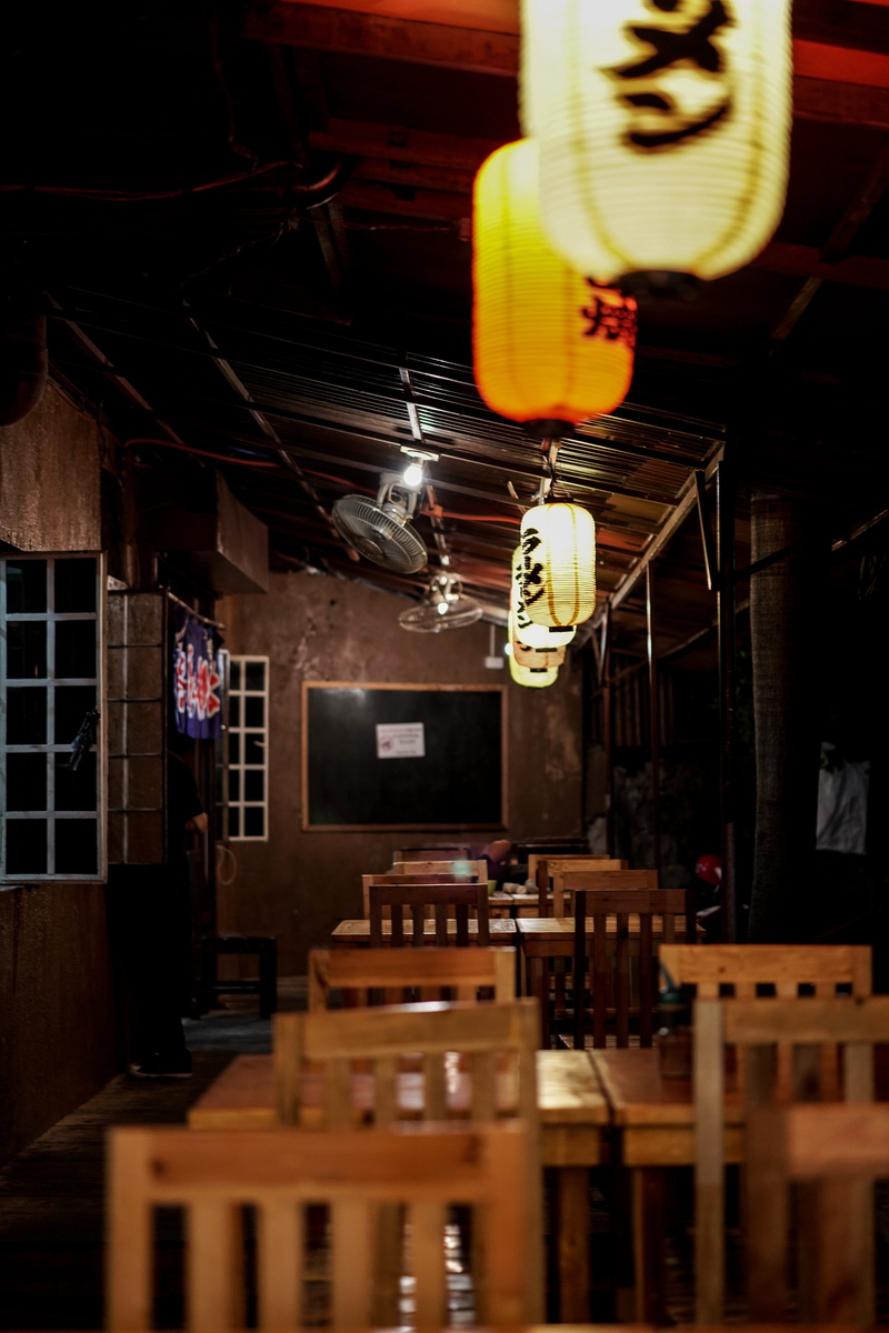 pub, shelf, illuminated, meal, wood - material, pendant light, brown, wooden, selective focus, wood, dining table, indoors, business, furniture, table