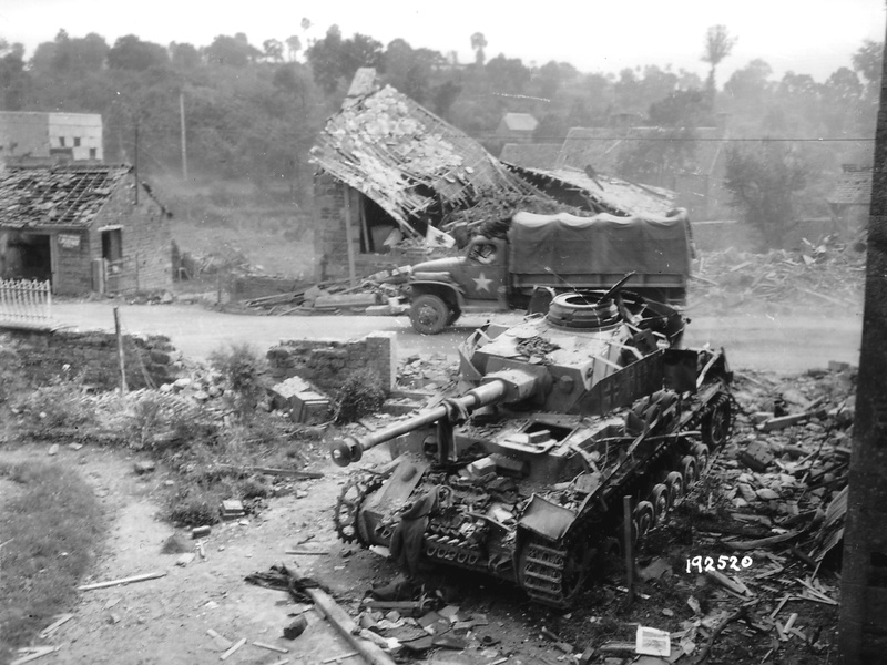 land, built structure, plant, architecture, obsolete, tree, outdoors, building exterior, abandoned, land vehicle, nature, panzer iv, deterioration, building