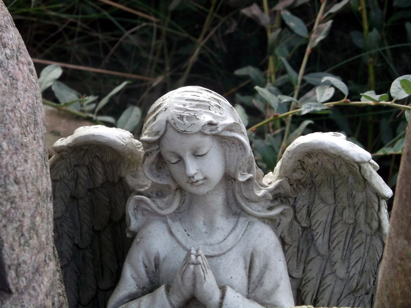 religion, figure, grave, day, tree, female likeness, focus on foreground, cemetery, male likeness, near, belief, spirituality, sculpture, hope, human representation