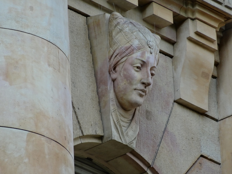 carving - craft product, human representation, 4K, low angle view, building exterior, building, religion, representation, male likeness, built structure