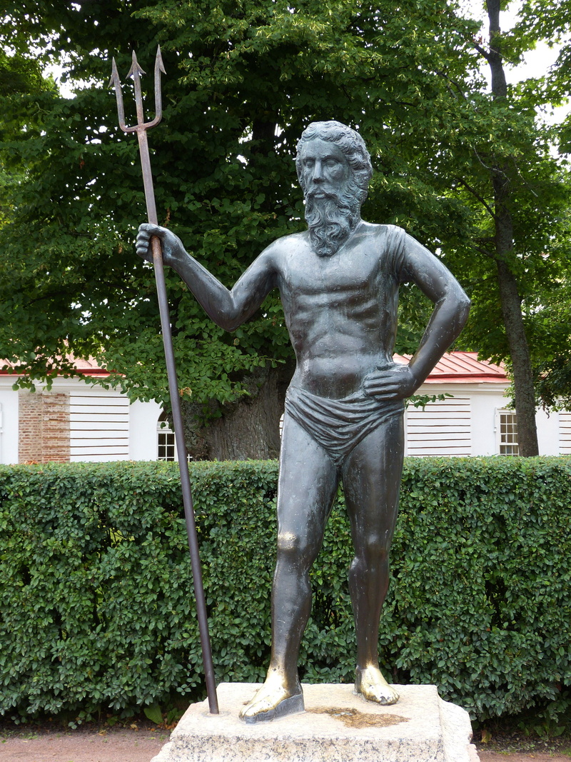 sculpture, plant, park, historically, 4K, trident, representation, water, nature, peterhof, hedge, day, neptune, petersburg, statue, front view, creativity