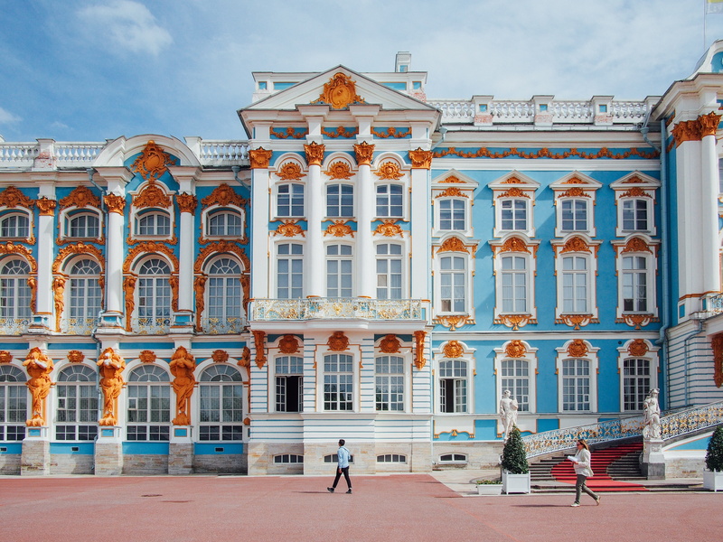 lifestyles, outdoors, st. petersburg, castle, window, adult, building exterior, people, city, sky, real people, men, grand, palace, travel, 4K, arch, tourism