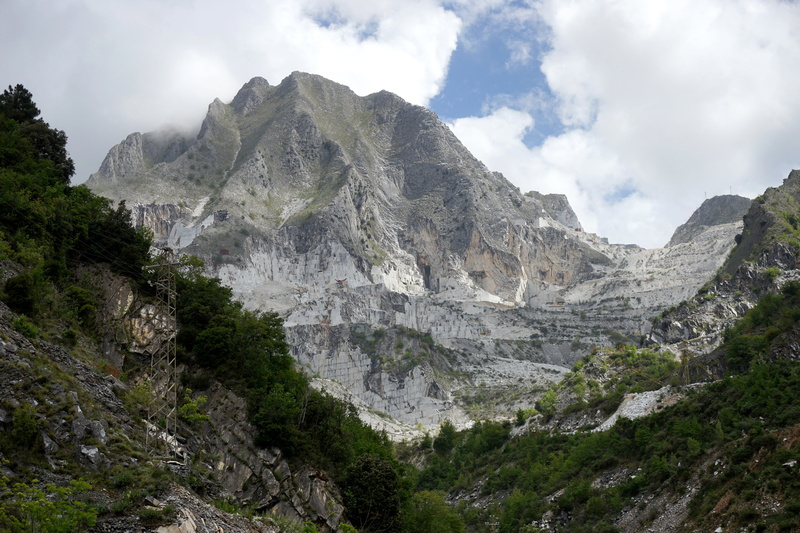 crash, beauty in nature, nature, mountain edge, tranquil scene, sky, solid, exploitation, landscape, 5K, rock - object, pine tree, no people, tree, mountain peak