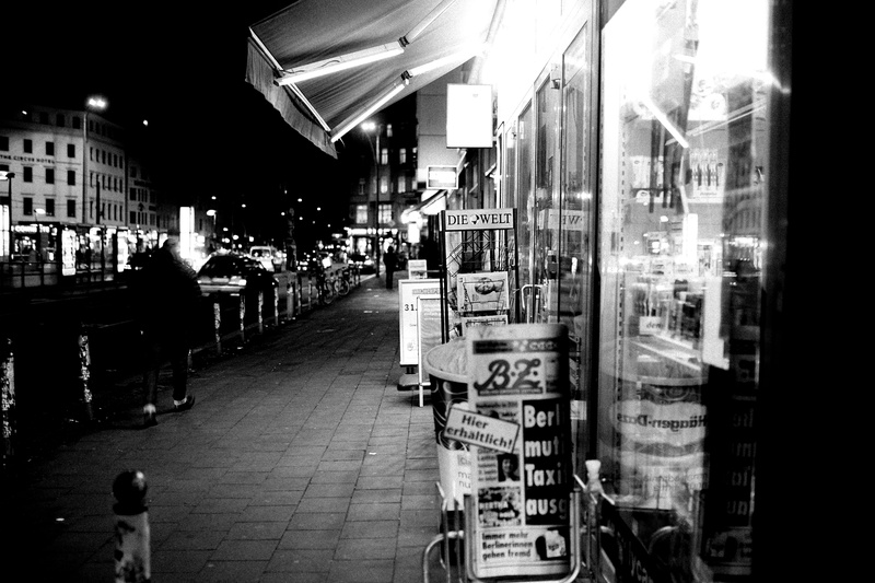 night, building exterior, black, real people, sony, sigma, incidental people, bz, white, bw, black and white, streetphotography, illuminated, reflection
