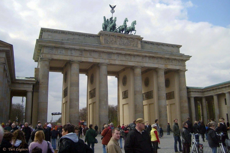 travel destinations, outdoors, deutschland, building exterior, crowd, sky, mitte, berlin, nature, germany, brandenburg gate, the past, group of people