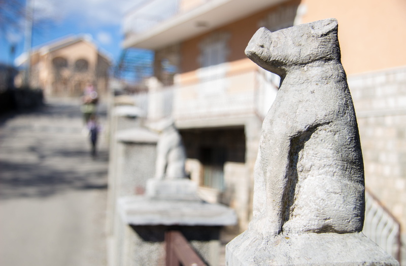gatekeeper, Monument, craft, Sculpture, close-up, dog, day, selective focus, built structure, art and craft, tourism, building exterior, no people, history