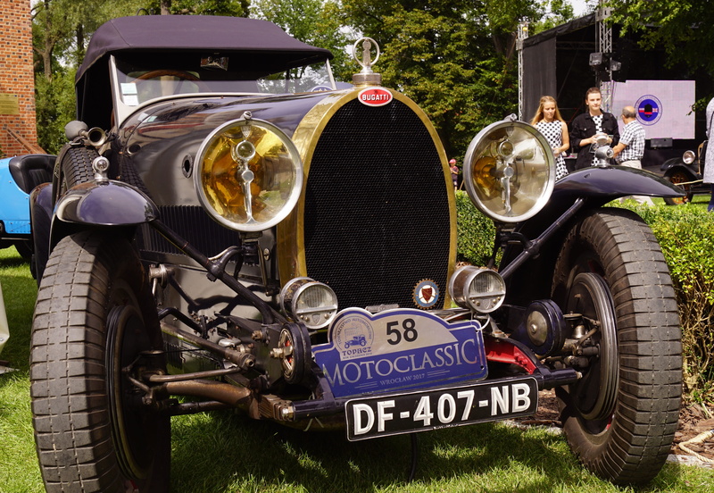 classic, the museum, retro styled, no people, antique auto, western script, communication, the elegance, old car, 4K, historically, sunlight, wheel, bugatti