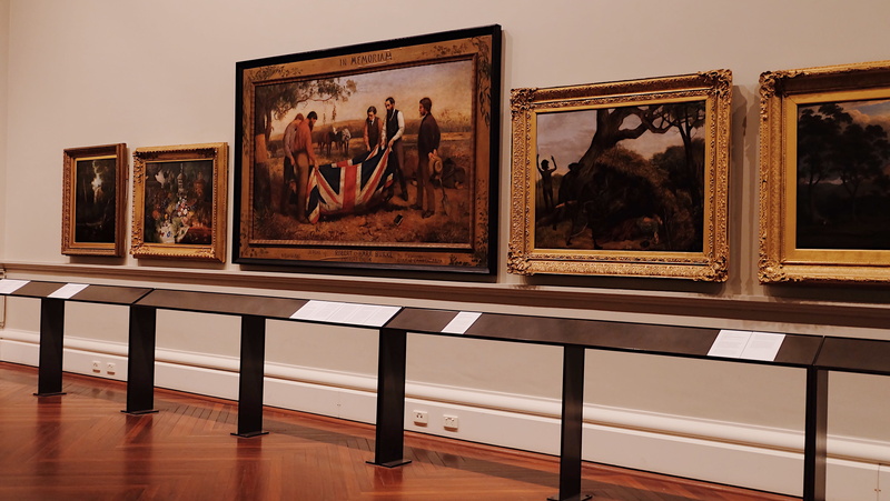 wall - building feature, modern, craft, ancient, art museum, paintings, classic, decoration, no people, wood - material, indoors, ornate, picture frame