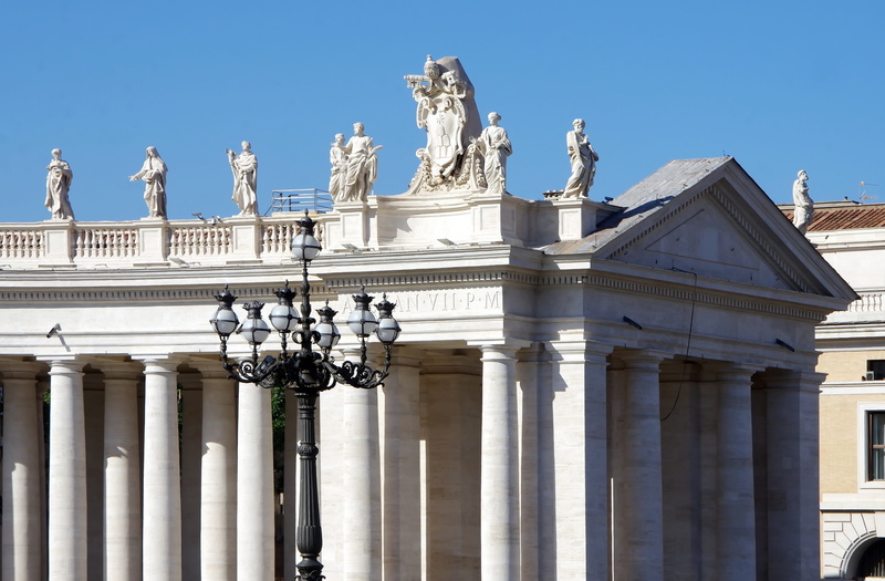 place, built structure, building exterior, rome, clear sky, statue, st-pierre, nature, sculpture, sky, vatican, travel destinations, low angle view, day
