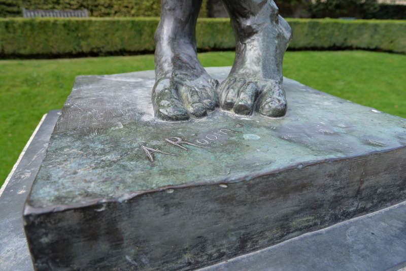 grass, cross feet, rodin, vertebrate, human hand, art and craft, plant, outdoors, day, one person, water, sculpture, animal, fierro, nature, feet, fountain