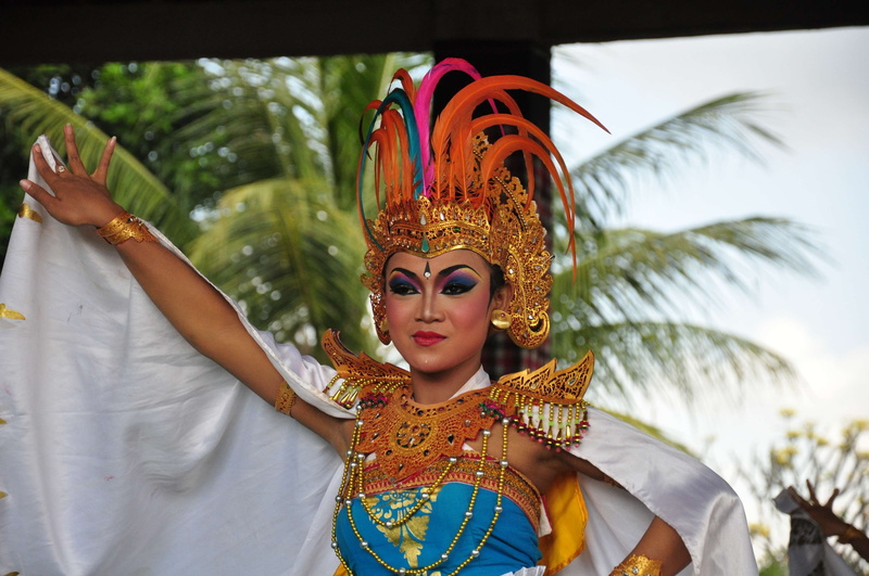 clothing, 4K, bali, real people, traditionally, headdress, portrait, day, leisure activity, carnival - celebration event, young women, lifestyles, traditional clothing