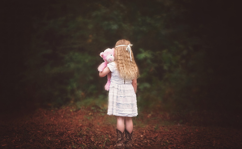 lifestyles, girls, one person, teddybear, Young, change, hairstyle, real people, bear, obscured face, casual clothing, Portrait, Nature, standing, Dress