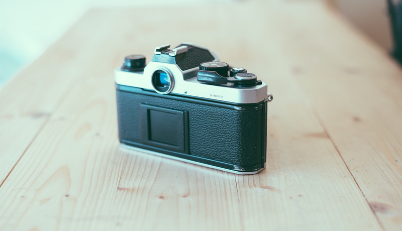 table, digital camera, retro, no people, still life, camera - Photographic Equipment, backside, photography, old-fashioned, photography themes, vintage