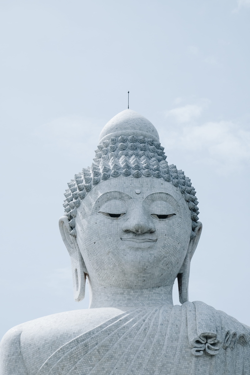 idol, white, no people, representation, low angle view, sky, statue, clear sky, religion, place of worship, craft, belief, 4K, creativity, nature, spirituality