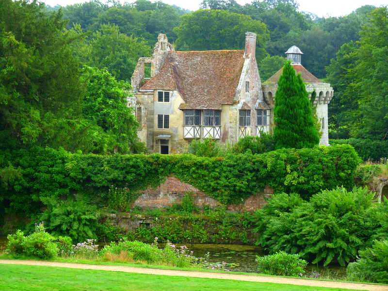 outdoors, luxury, building, plant, historic, tree, foliage, no people, land, nature, green color, lush foliage, day, heritage, architecture, scotney castle