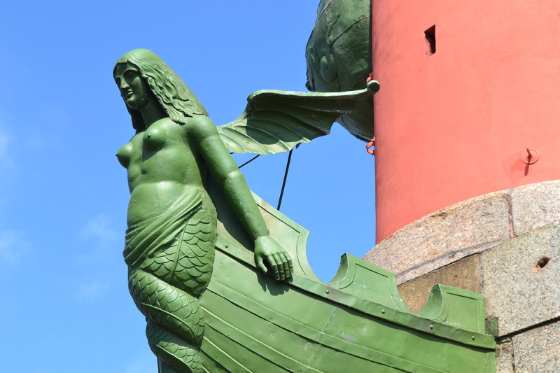 rostral column, nature, male likeness, outdoors, architecture, blue, statue, creativity, sky, rostrum, green color, built structure, no people, day, mermaid
