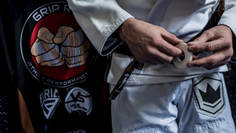 finger, hand, midsection, lifestyles, jarrodanderson, human hand, clothing, bjj, one person, 1080P, casual clothing, day, holding, human body part, front view