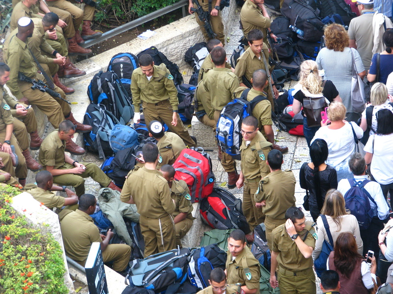 city, men, outdoors, street, standing, large group of people, male, adult, 2K, khaki, day, real people, mixed age range, fight, crowd, spectator, soldier