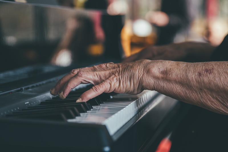 musician, piano player, photo, playing, music, close, keyboard, 5K, musical instrument, human hand, keyboard instrument, one person, person, finger, piano