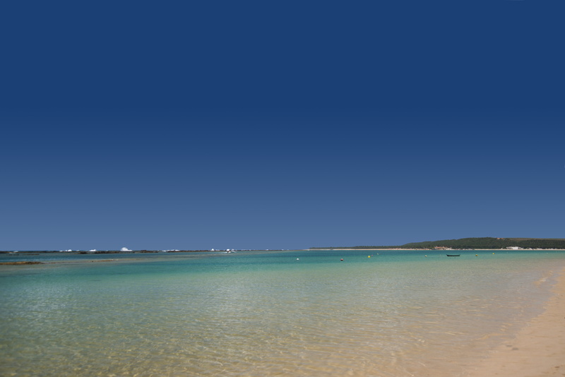 no people, tranquility, sea, beach, horizon over water, travel, sky, tranquil scene, copy space, 5K, blue, outdoors, bar, nature, turquoise colored, beauty in nature