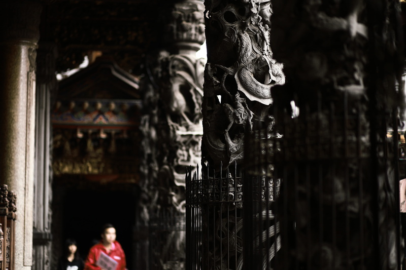 ornate, column, museum, 5K, emblem, belief, totem, red, ornament, human, carving - craft product, architecture, tiki, representation, outdoors, stands