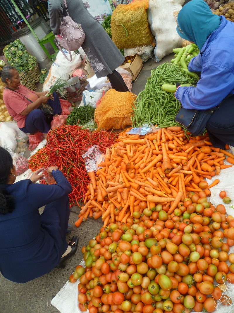 indonesia, fruit, healthy eating, java, retail display, variation, freshness, men, food, for sale, buying, choice, vegetable, trade, beans, market, pile