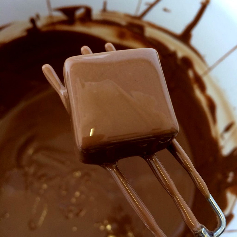 pastry, melted, tasty, absence, food and drink, container, tea cup, hand, mug, brown, hand dipping chocolates, melting, cocoa, no people, dipping, chair