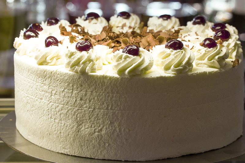 whipped cream, ready-to-eat, dessert, baked, sweet Food, whipped, still life, freshness, indoors, white, focus on foreground, calories, food, no people