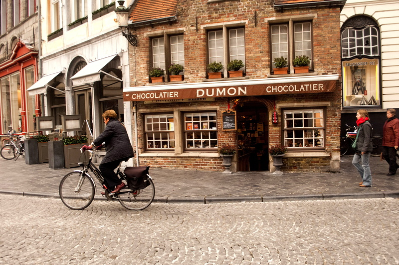 flanders, building, gourmet, breakfast, land vehicle, bruges, sugar, street, tasty, architecture, belgium, pastry, full length, real people, leisure activity