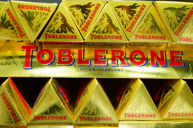 close-up, golden, retail, text, mondelēz international, chocolate brand, sign, capital letter, chocolate, sweetness, arts culture and entertainment, music