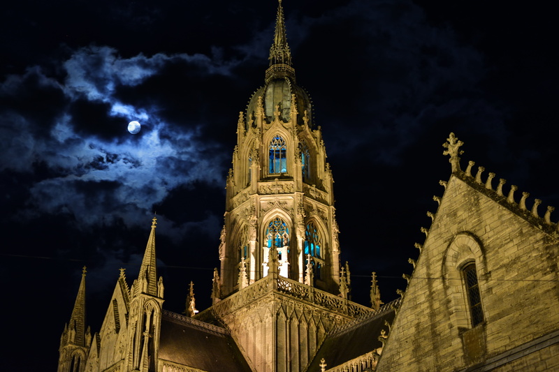 outdoors, gothic style, low angle view, cathedral, religion, exterior, city, 5K, medieval, europe, built structure, catholic, spire, evening, cloud - sky