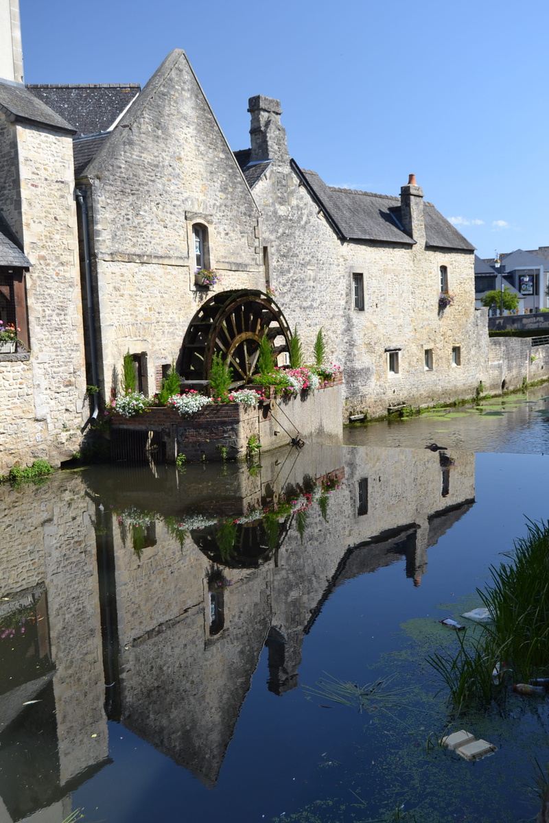 building, no people, historic buildings, outdoors, reflection, history, houses, old building, waterfront, built structure, water, bridge - man made structure