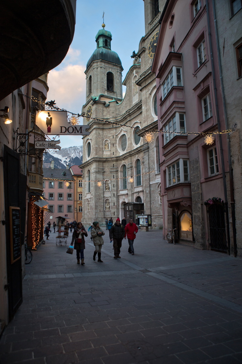 women, place of worship, adult, tourists, men, innsbruck, real people, building exterior, group of people, large group of people, outdoors, winter, town