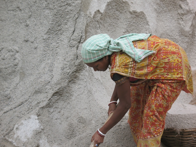 lifestyles, holding, females, one person, 2K, cap, india, manual, people, casual clothing, standing, outdoors, childhood, side view, construction, poor