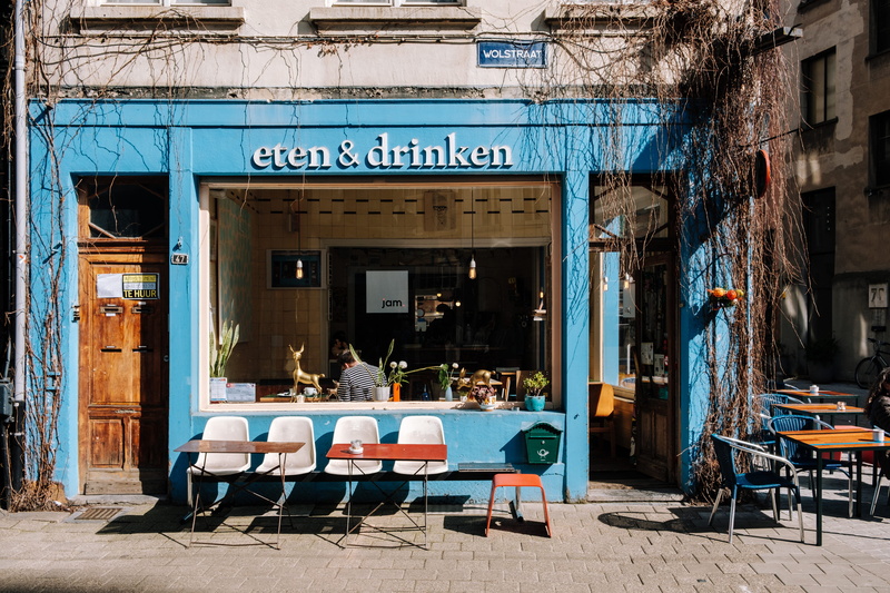 outdoors, shop, business, antwerpen, store, coffee shop, eten, western script, shop exterior, belgium, table, exterior, communication, coffee, empty, cafe