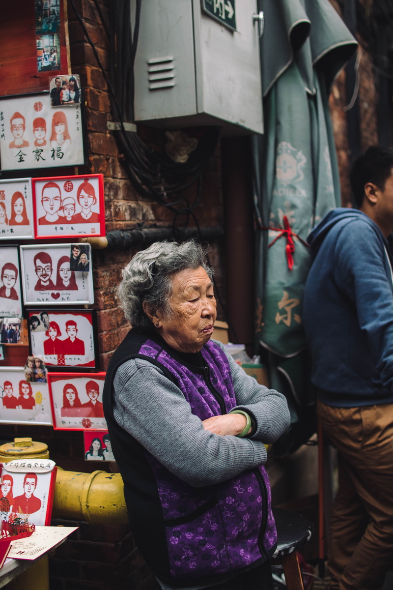 business, distribution, market, real people, day, 5K, women, for sale, newsstand, kiosk, woman, board, china, people, face, senior women, communication