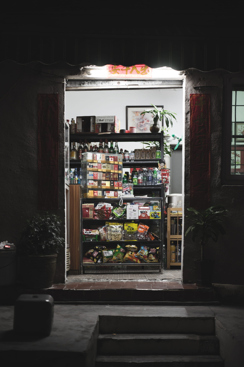 household equipment, 5K, food and drink, arrangement, bain, indoors, freshness, vase, counter, furniture, shelf, newsstand, cabinet, day, jar, food, bags