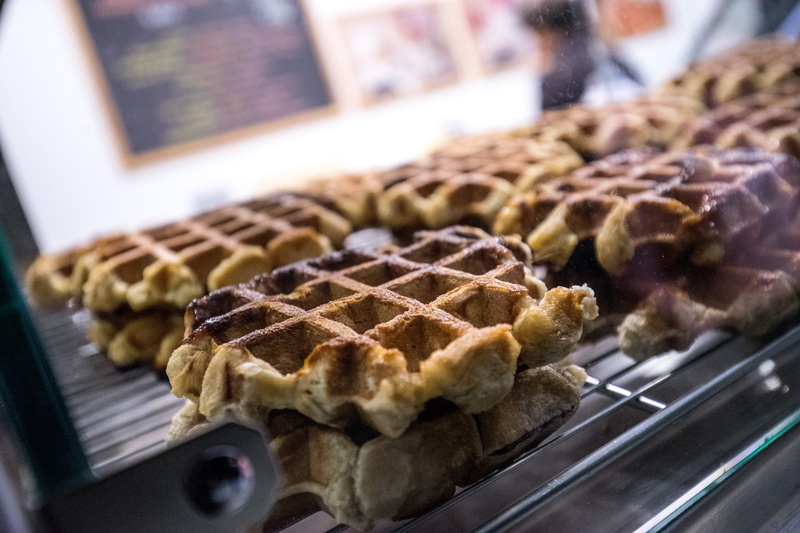 crepe, street food, selective focus, munchies, unhealthy eating, sugar, indoors, snack, 5K, temptation, brown, waffle, sweets, waffles, indulgence, close-up