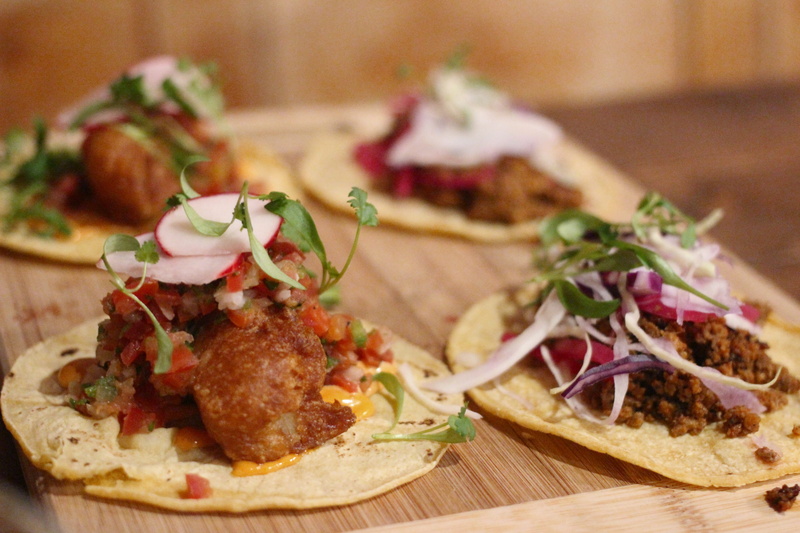 taqueria, onion, ready-to-eat, meal, wellbeing, tray, taco, close-up, freshness, fish, wooden, tacos, indoors, healthy eating, selective, food, cutting board