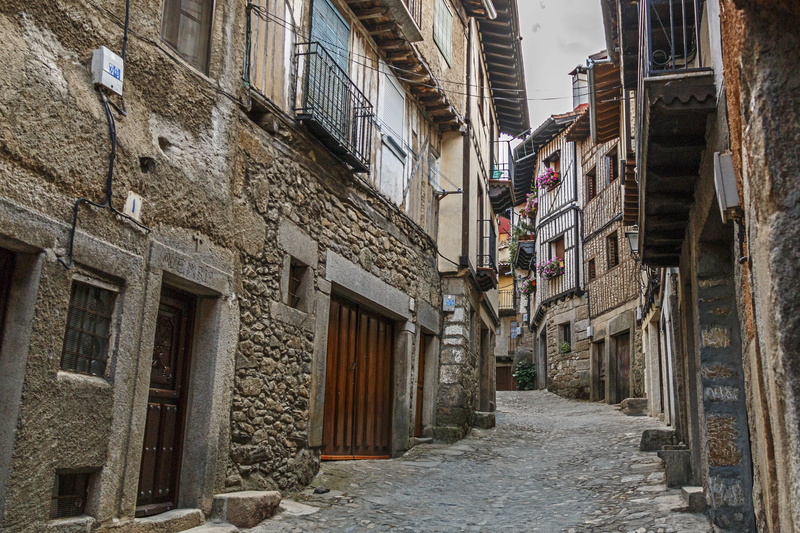 alley, built structure, building, architecture, diminishing perspective, 5K, the pool, spain, the past, people, day, street, city, the way forward, outdoors