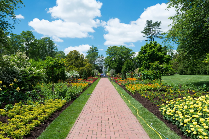 brick, fountain, people, track, Park, beds, 5K, trees, USA, the sidewalk, the bushes, Kennett Square, brow, greens, Longwood, flowers, pathway