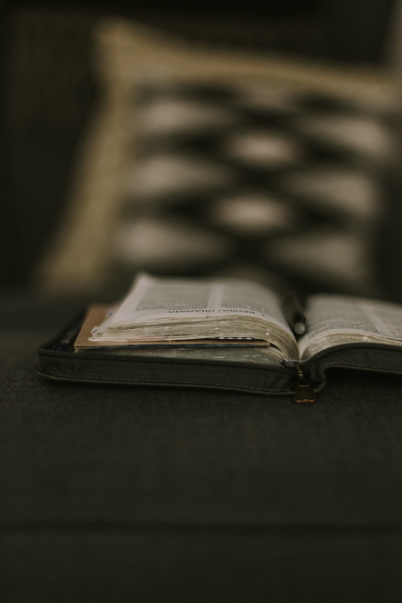 indoors, belief, faith, quiet time, old, pad, relax, learning, read, still life, wood - material, education, wisdom, selective focus, page, copy space