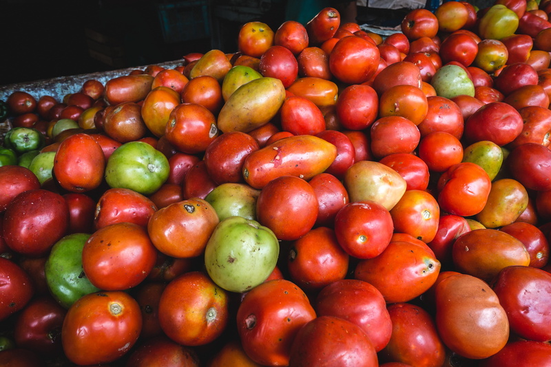 food, Fresh, farmers, freshness, farmers market, for sale, store, outdoors, no people, healthy Eating, fruit, red, ripe, still life, large group of objects