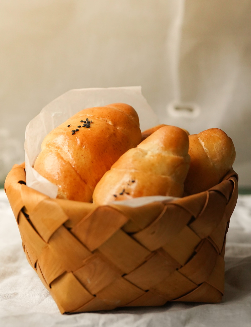 bun, 2K, food and drink, bakery, served, brown, ready-to-eat, wheat, indoors, homemade, tasty, still life, basket, nutrition, baking, table, studio shot